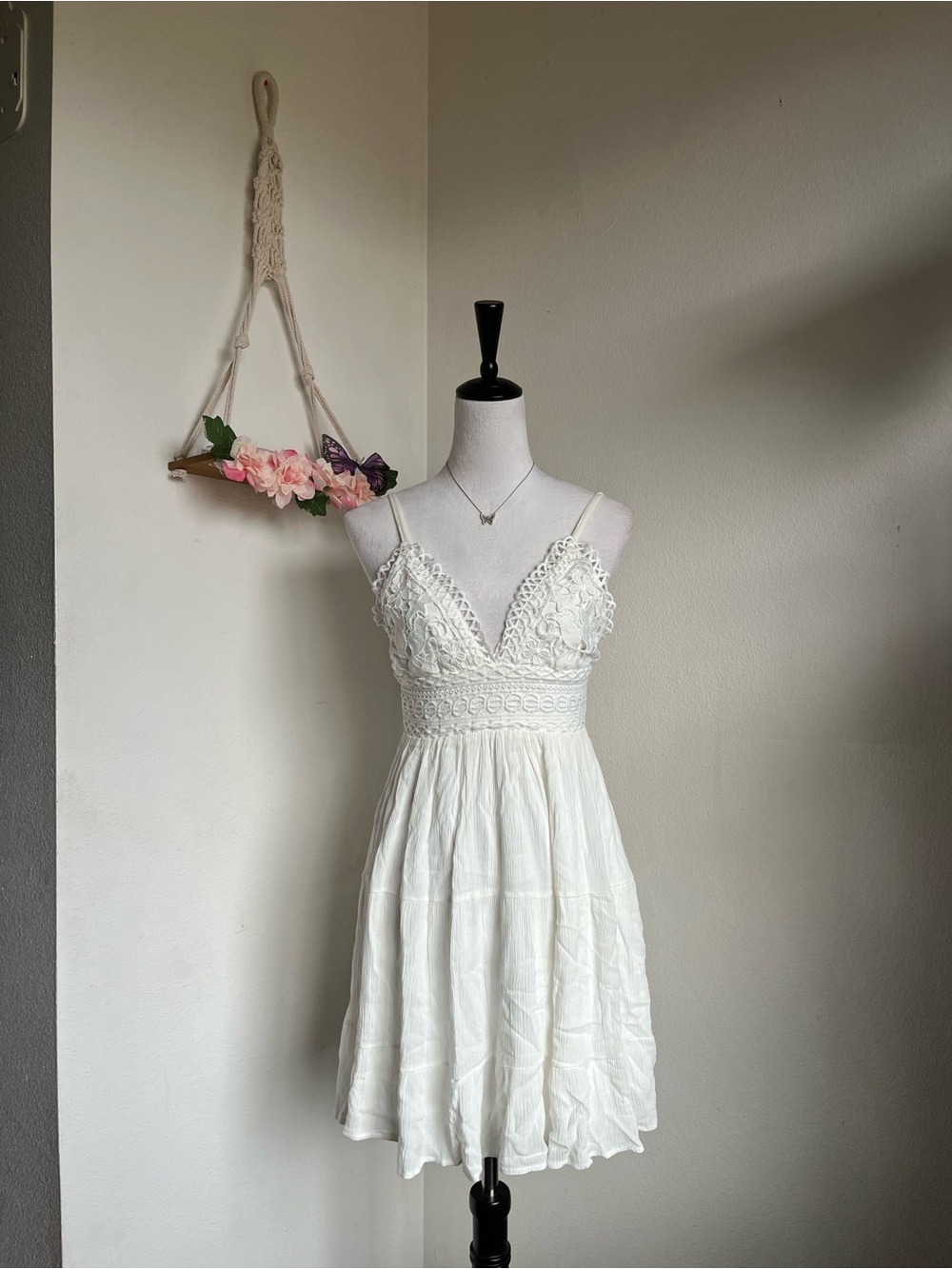 White Lace Trim Spaghetti-Strap mini dress size small